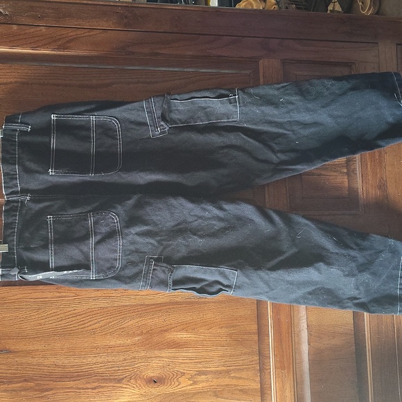 WXYZ Wide Legged Cargo Pants With Contrast Stitching - Picture 3 of 3